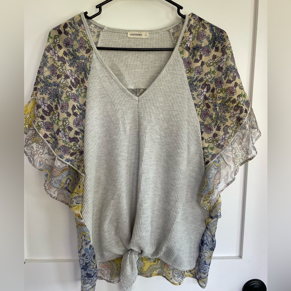 And The Why Boho V-Neck Woman’s Shirt size S